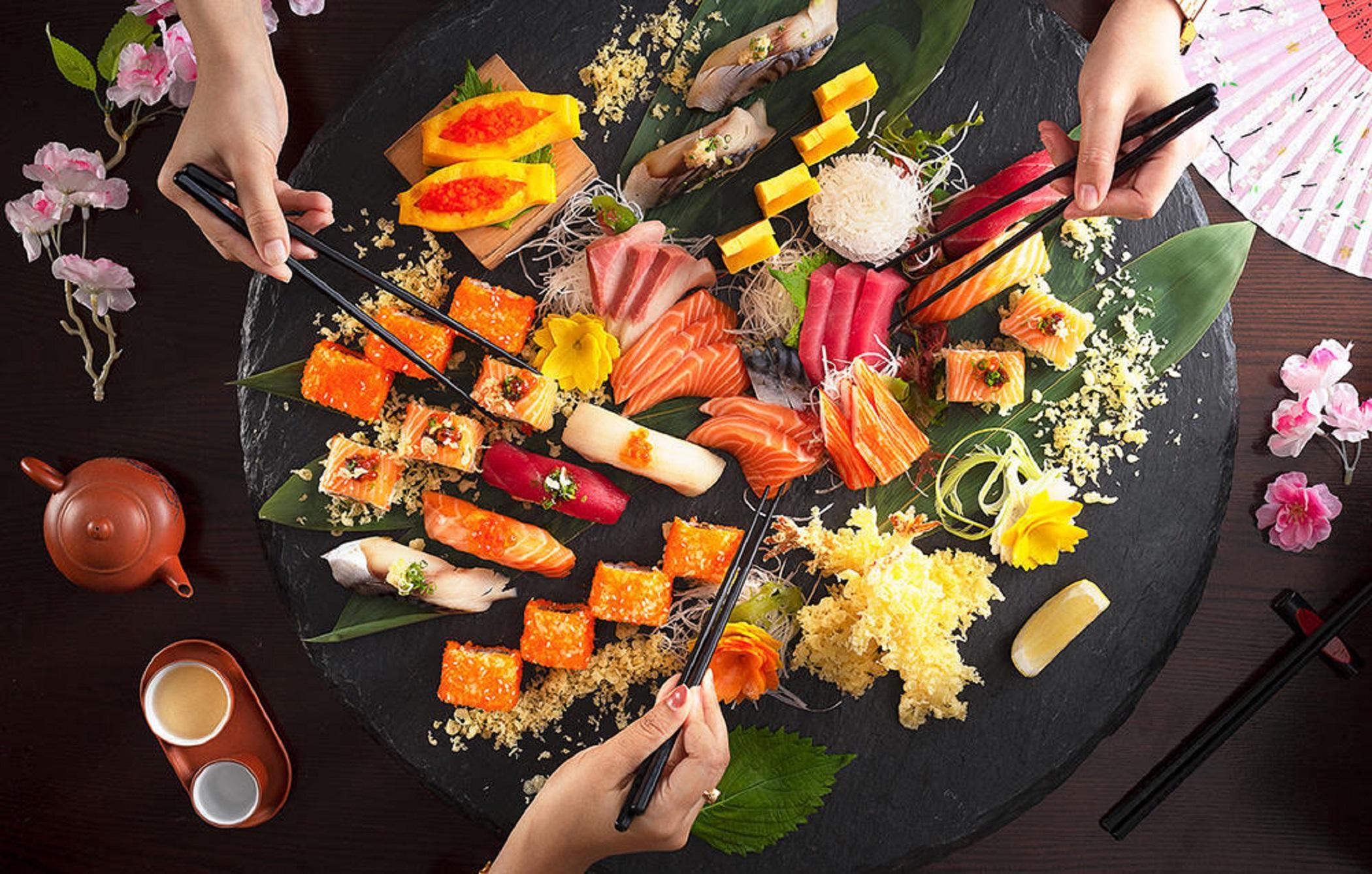 The Berkeley Hotel Pratunam Μπανγκόκ Εξωτερικό φωτογραφία A sashimi platter