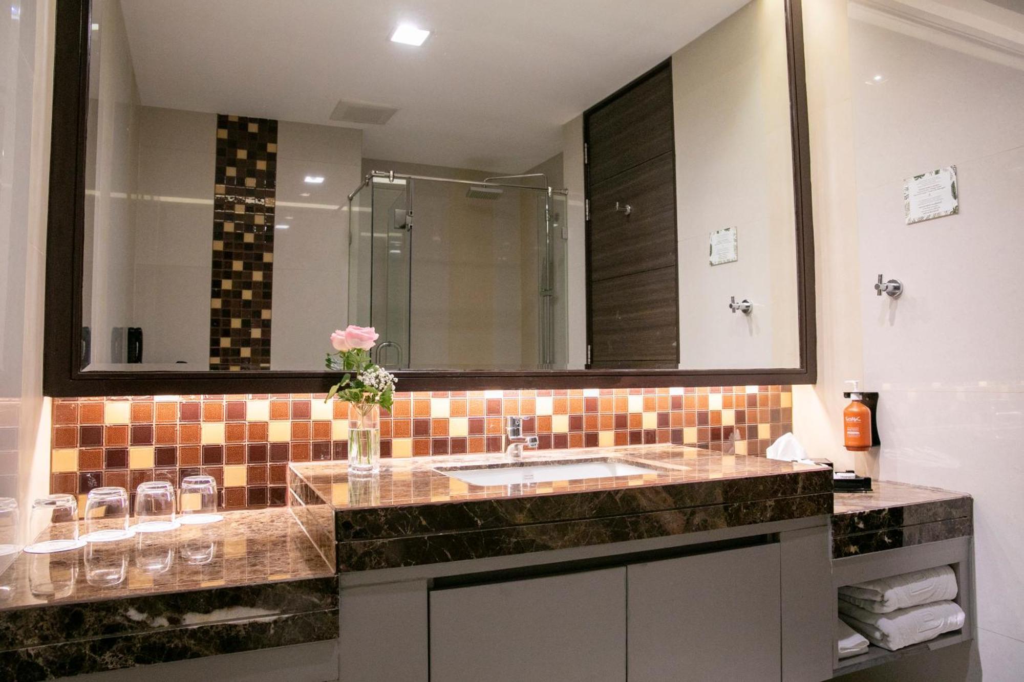 The Berkeley Hotel Pratunam Μπανγκόκ Εξωτερικό φωτογραφία Bathroom