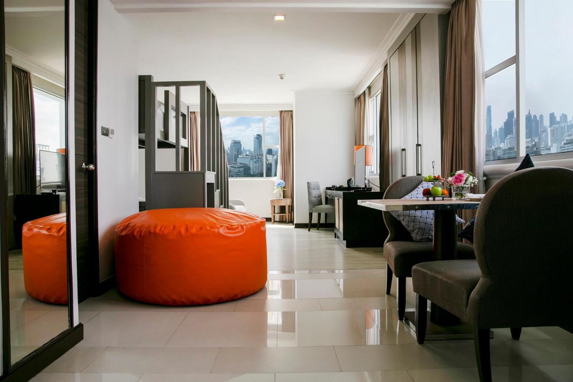 The Berkeley Hotel Pratunam Μπανγκόκ Εξωτερικό φωτογραφία A bean bag in a hotel room