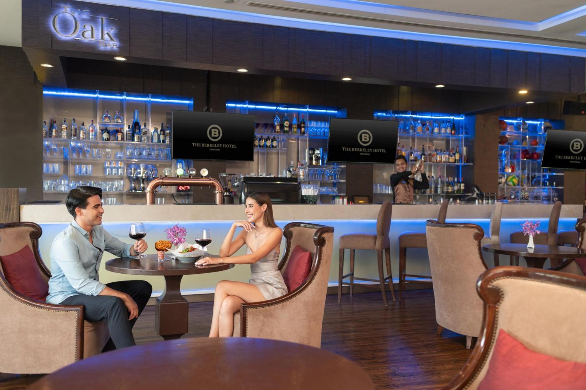 The Berkeley Hotel Pratunam Μπανγκόκ Εξωτερικό φωτογραφία Oak Bar