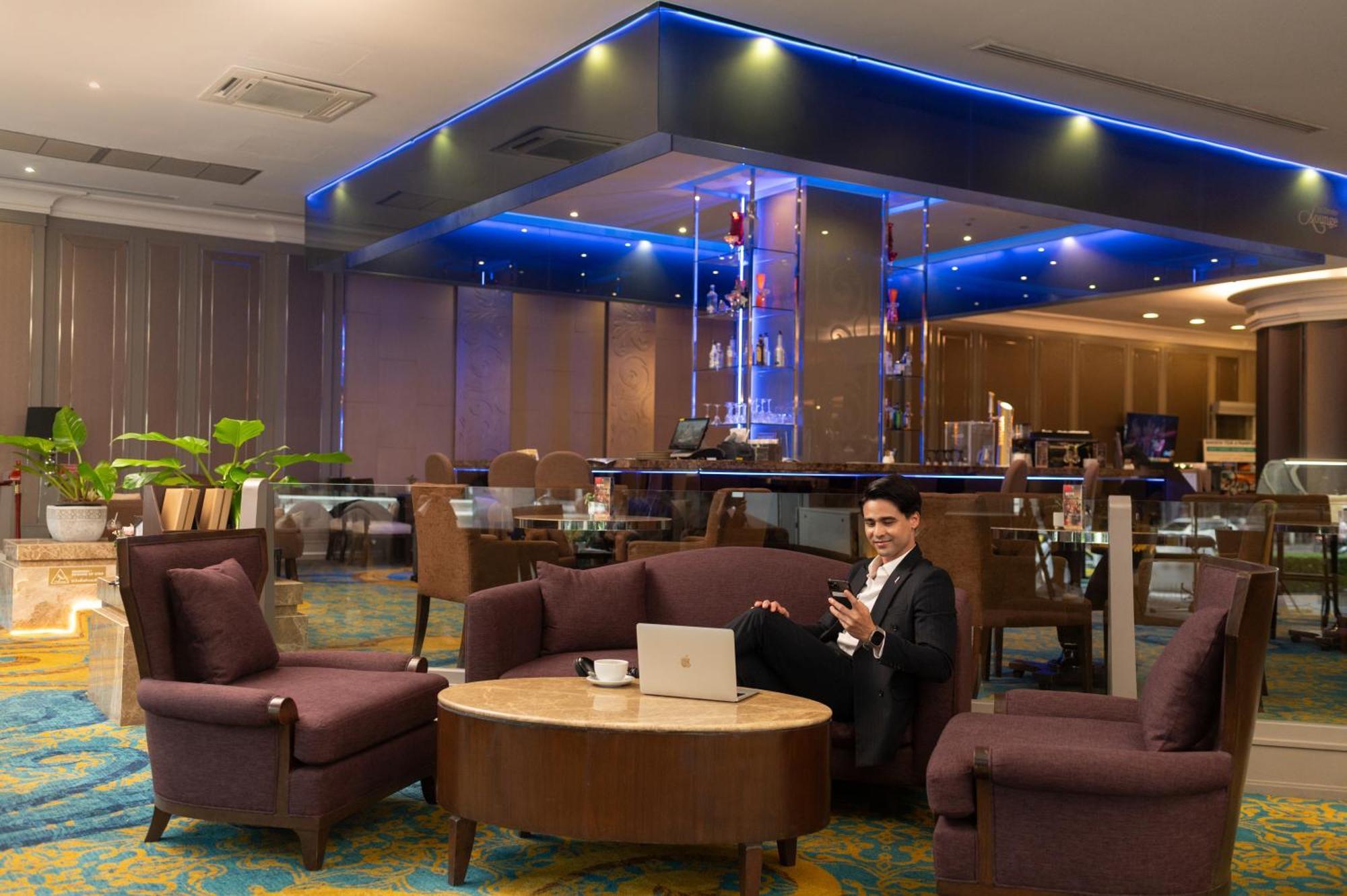 The Berkeley Hotel Pratunam Μπανγκόκ Εξωτερικό φωτογραφία The lobby of the hotel