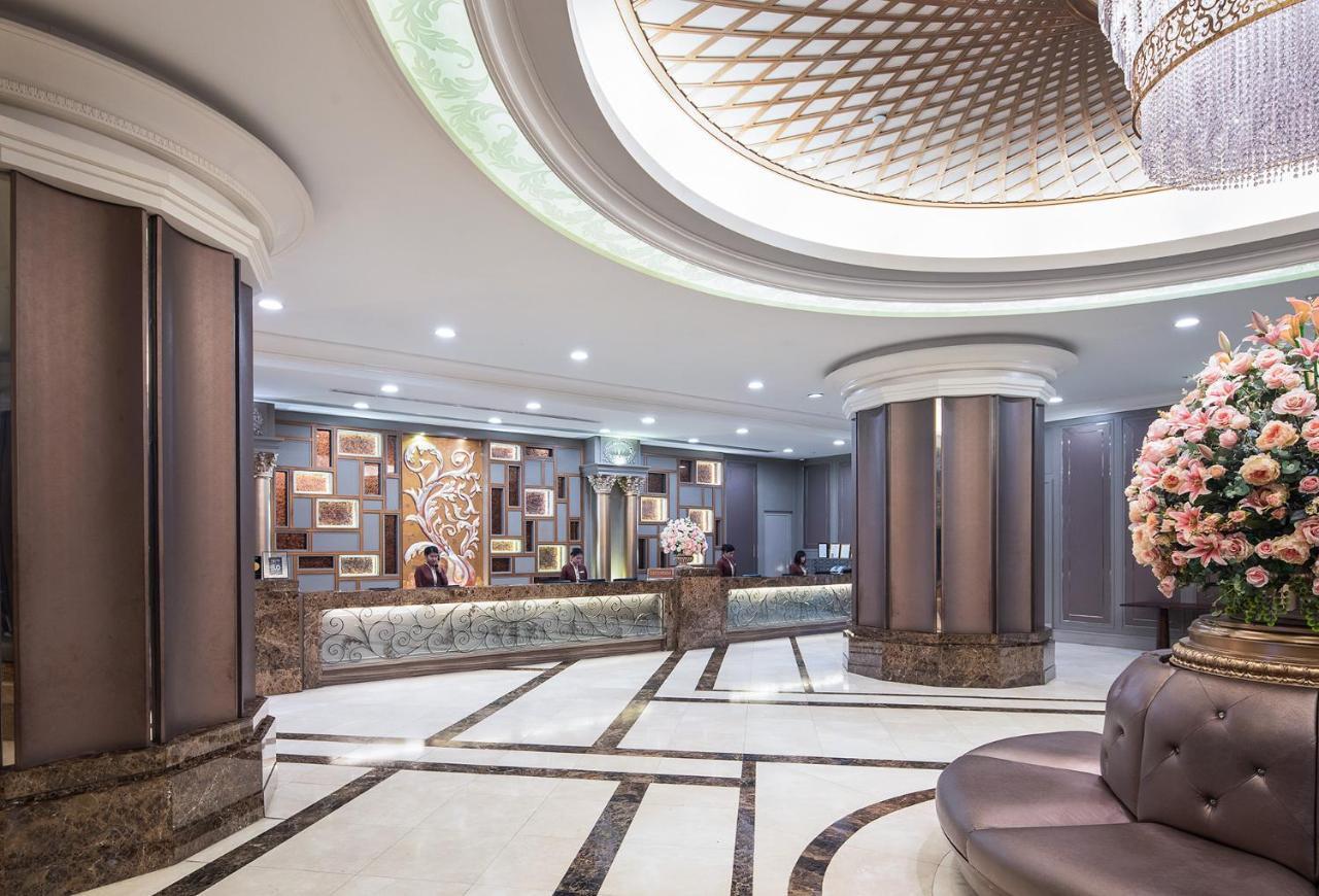 The Berkeley Hotel Pratunam Μπανγκόκ Εξωτερικό φωτογραφία The lobby of the hotel