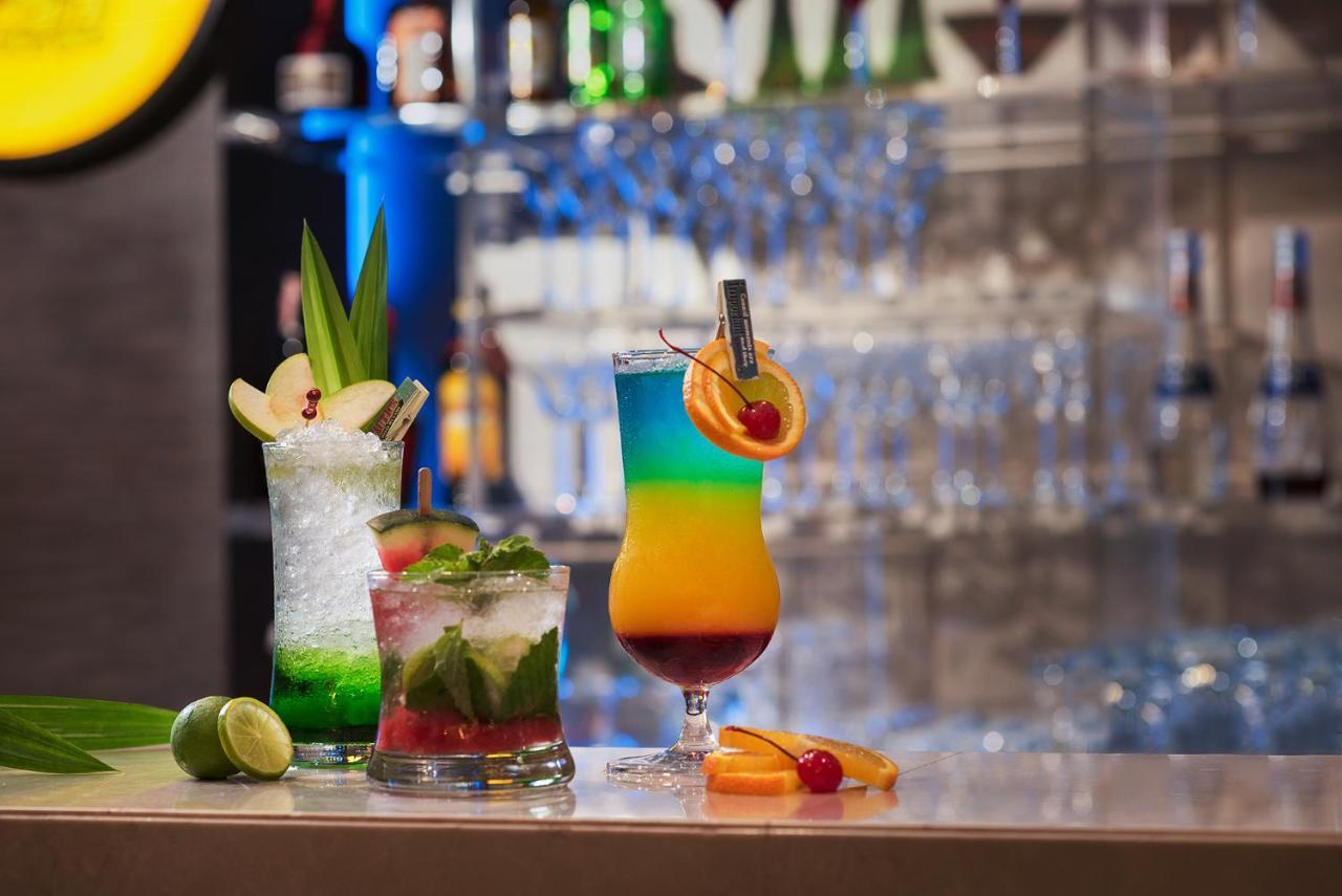 The Berkeley Hotel Pratunam Μπανγκόκ Εξωτερικό φωτογραφία Cocktails